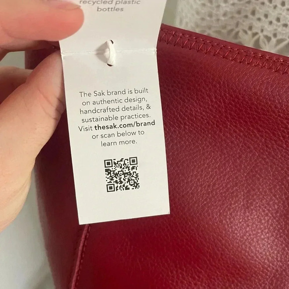 The Sak Iris leather hobo shoulder bag in Crimson - Picture 7 of 7